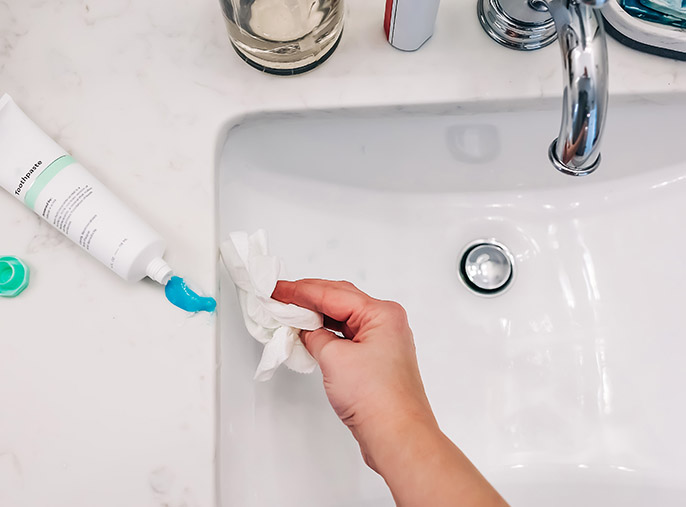 Comment nettoyer rapidement votre salle de bain et votre chambre